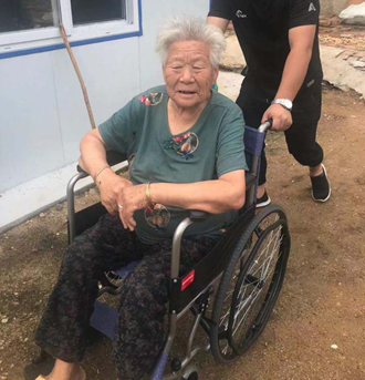 工投公司為馬廟村生活困難老人提供輪椅援助
